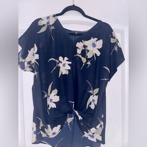 West Kei Women’s Short Sleeve Navy Floral Blouse V Neck M